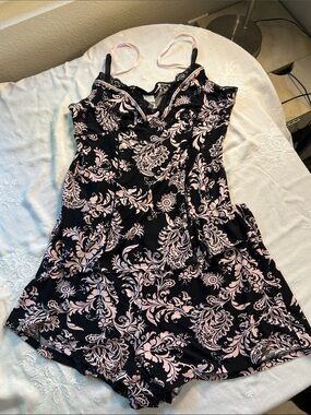 Studio DONATELLA Black and Light Pink Floral Lace-Trim slip lingerie. NWT size L